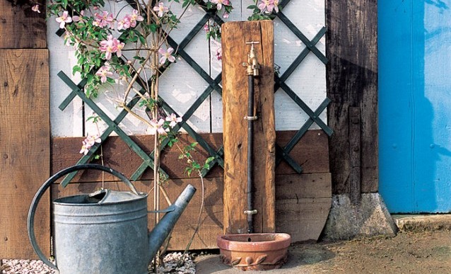 emplacement robinet d'eau pour l'arrosage jardin potager bio